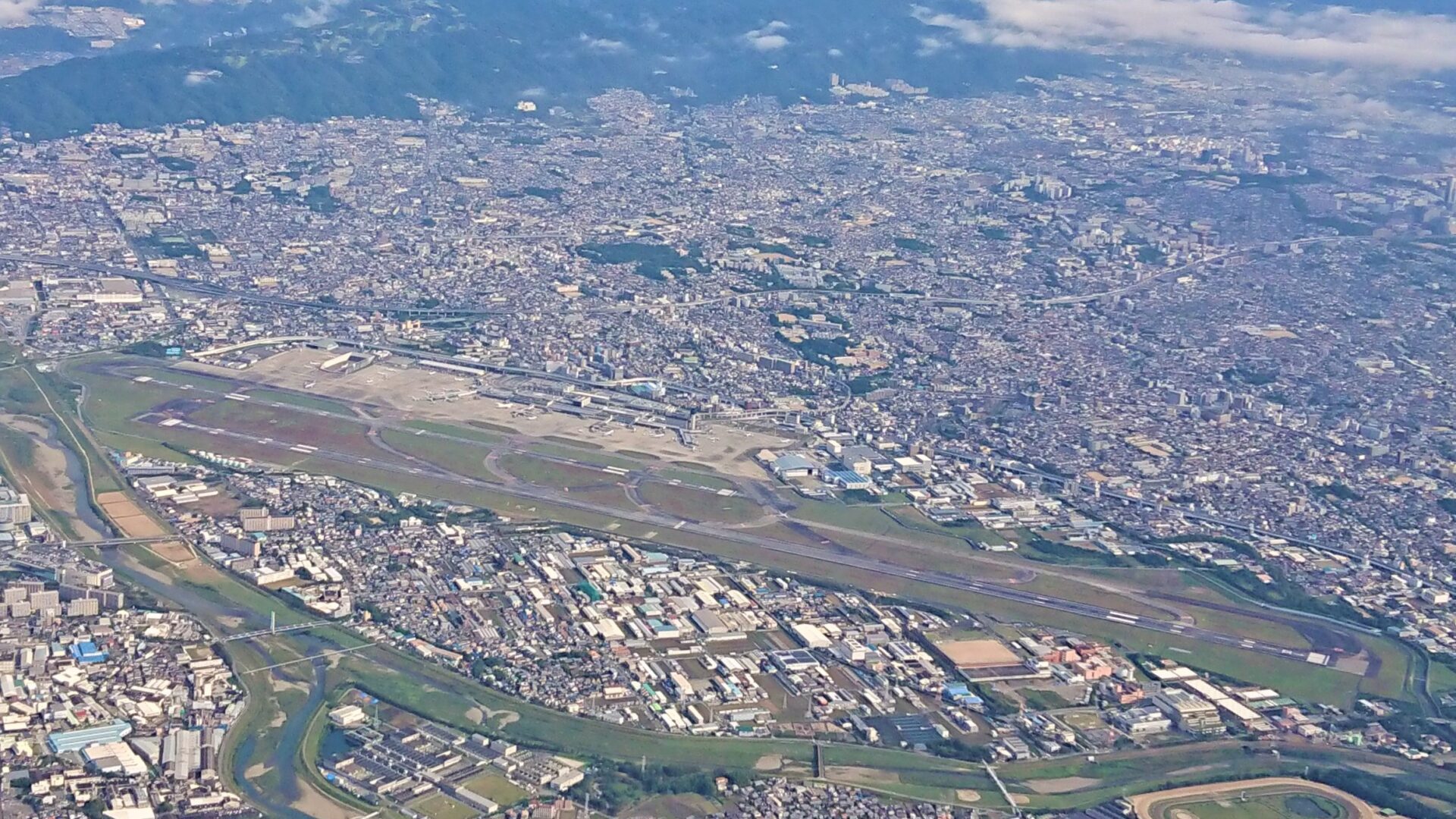 関西3空港で着陸の気象条件が最も厳しい 伊丹空港の雑学 未来へ羽ばたく神戸空港